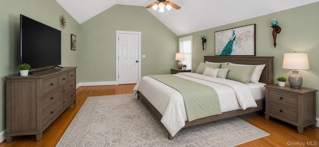 70 Featherbed Lane, Oakdale, NY 11769