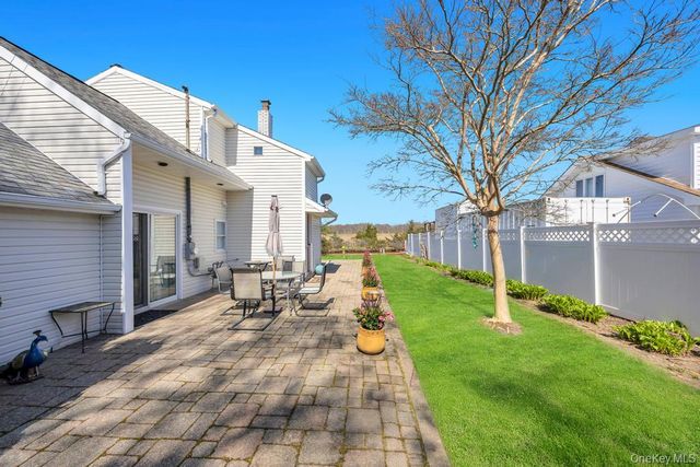 70 Featherbed Lane, Oakdale, NY 11769