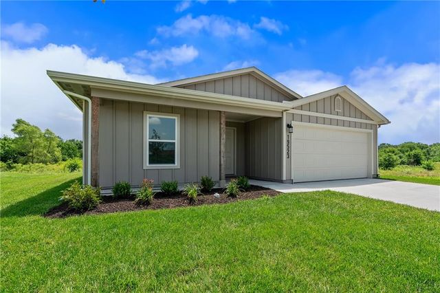 19523 Lincoln Street, Spring Hill, KS 66083