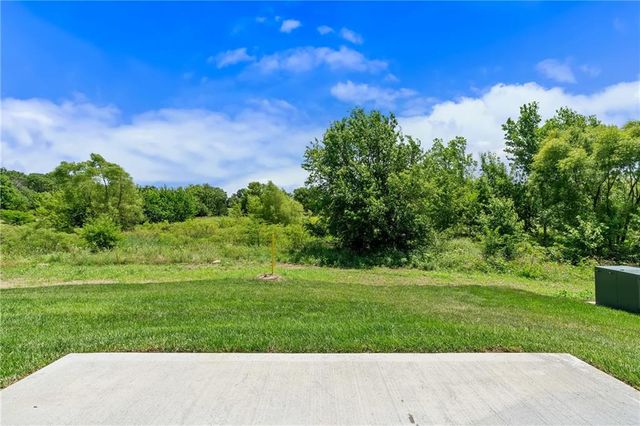 19523 Lincoln Street, Spring Hill, KS 66083