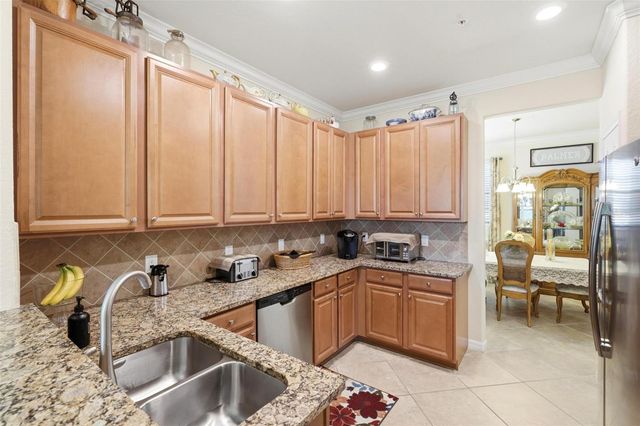 20120 RAGAZZA CIRCLE 202, Venice, FL 34293