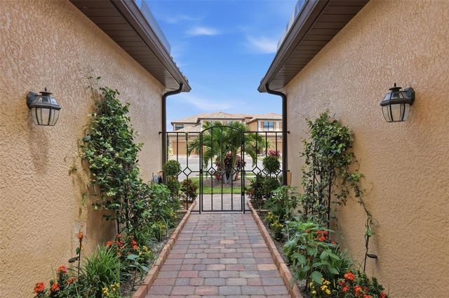 20120 RAGAZZA CIRCLE 202, Venice, FL 34293