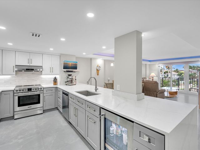 1150 Hillsboro Mile 302, Hillsboro Beach, FL 33062