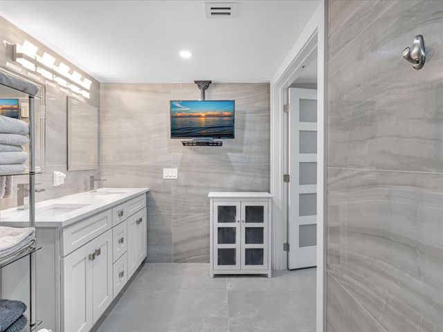 1150 Hillsboro Mile 302, Hillsboro Beach, FL 33062