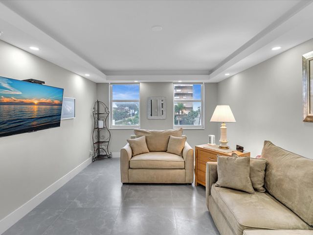 1150 Hillsboro Mile 302, Hillsboro Beach, FL 33062