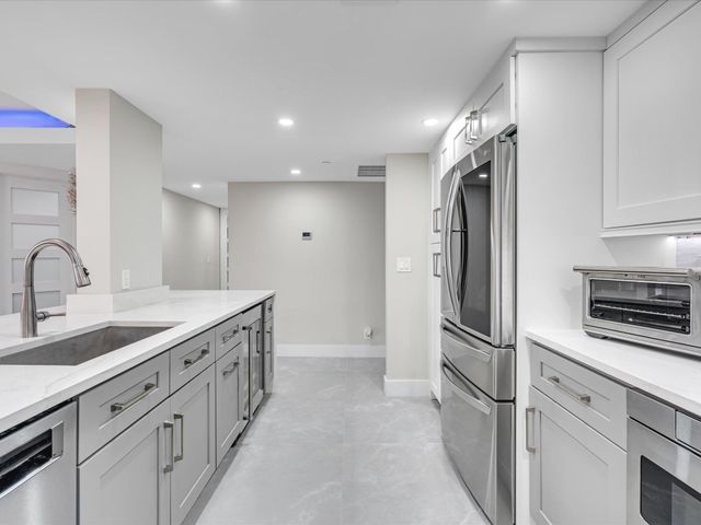 1150 Hillsboro Mile 302, Hillsboro Beach, FL 33062