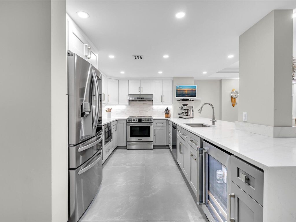 1150 Hillsboro Mile 302, Hillsboro Beach, FL 33062