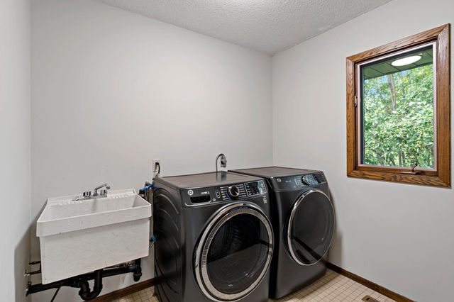 18920 27th Avenue N, Plymouth, MN 55447