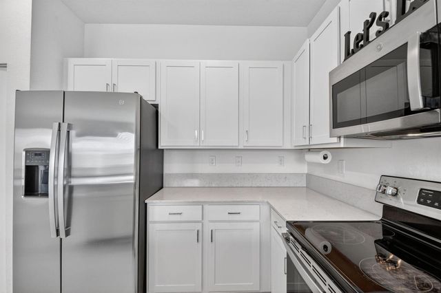 6933 N Harbours Edge Avenue, Lake Worth, FL 33467