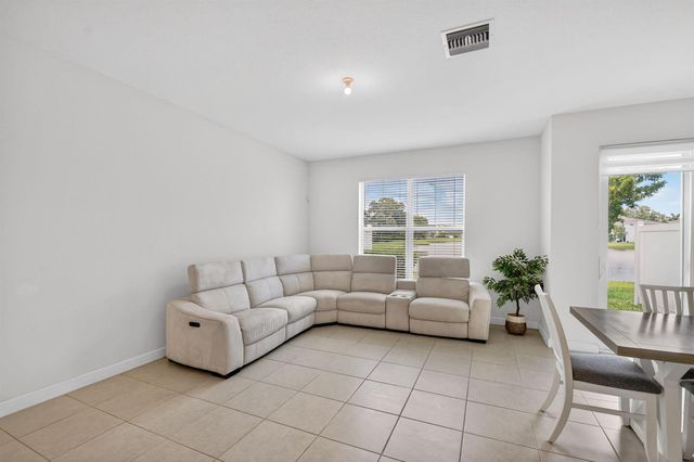 6933 N Harbours Edge Avenue, Lake Worth, FL 33467