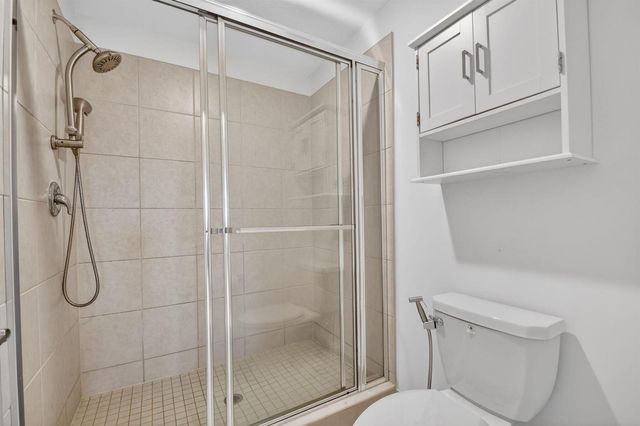 6933 N Harbours Edge Avenue, Lake Worth, FL 33467