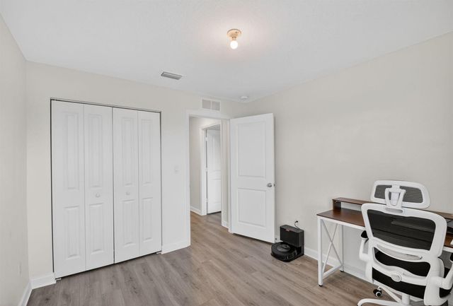 6933 N Harbours Edge Avenue, Lake Worth, FL 33467