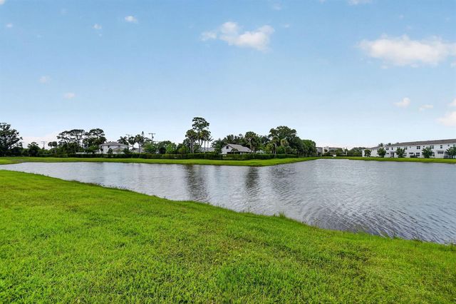 6933 N Harbours Edge Avenue, Lake Worth, FL 33467