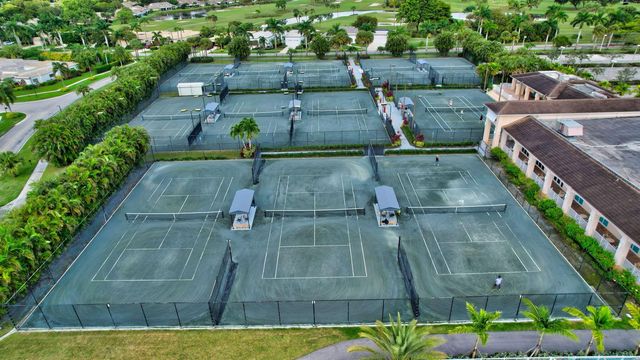 6933 N Harbours Edge Avenue, Lake Worth, FL 33467