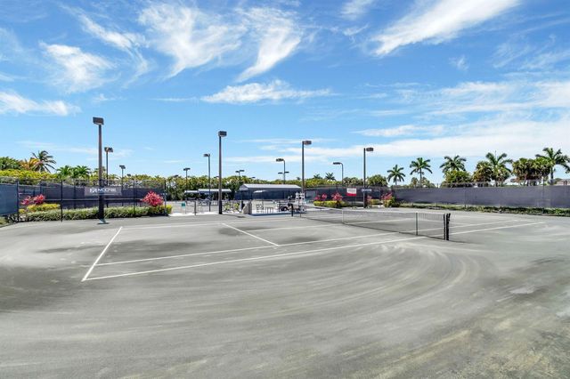 6933 N Harbours Edge Avenue, Lake Worth, FL 33467