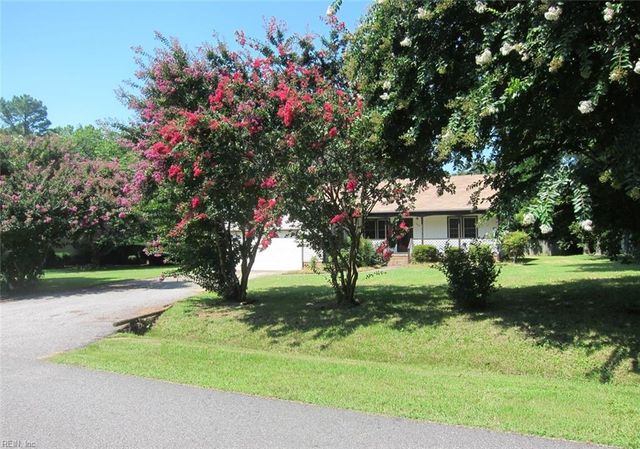 104 Gray LN, Yorktown, VA 23692