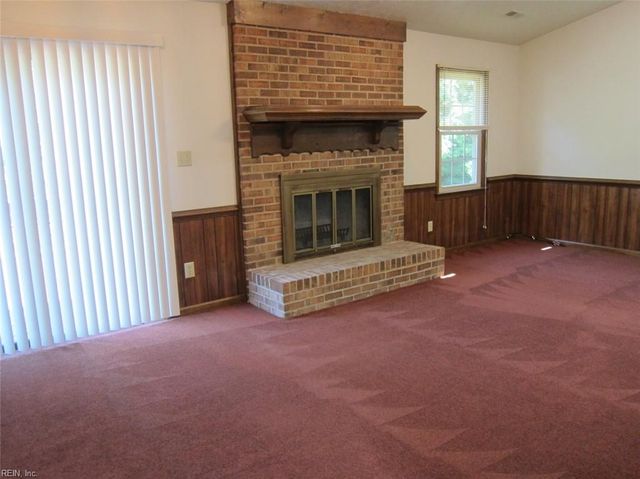 104 Gray LN, Yorktown, VA 23692