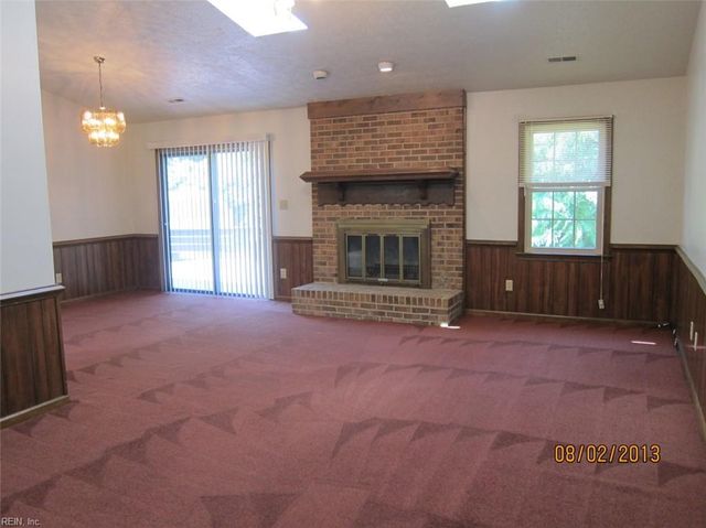 104 Gray LN, Yorktown, VA 23692