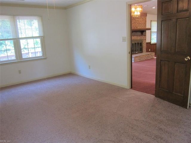 104 Gray LN, Yorktown, VA 23692