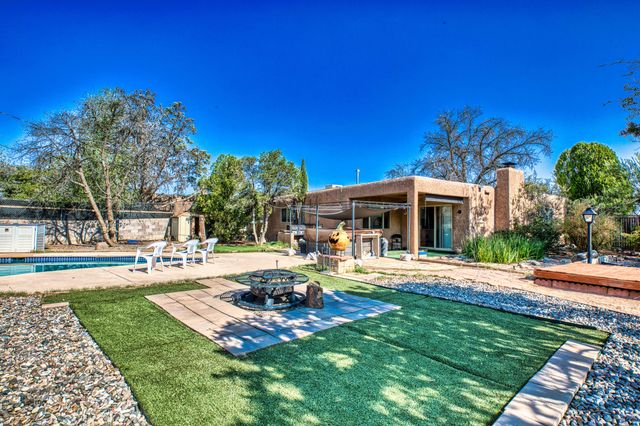 5639 Camino Canada NW, Albuquerque, NM 87114
