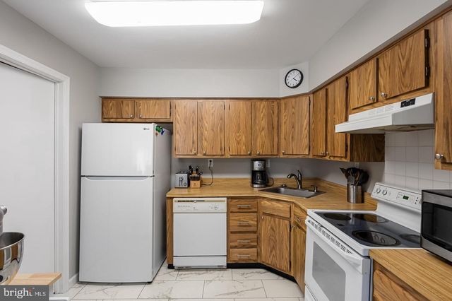 23-A W BLUEBELL LN, Mount Laurel, NJ 08054