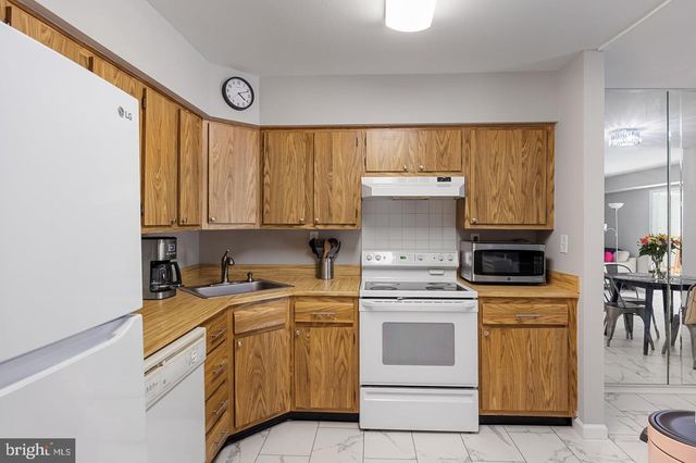 23-A W BLUEBELL LN, Mount Laurel, NJ 08054