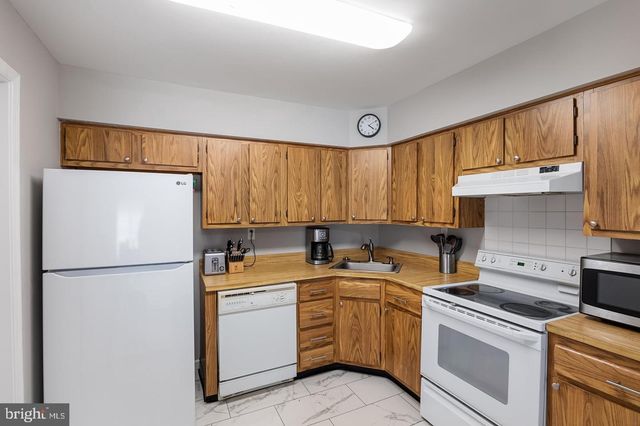 23-A W BLUEBELL LN, Mount Laurel, NJ 08054