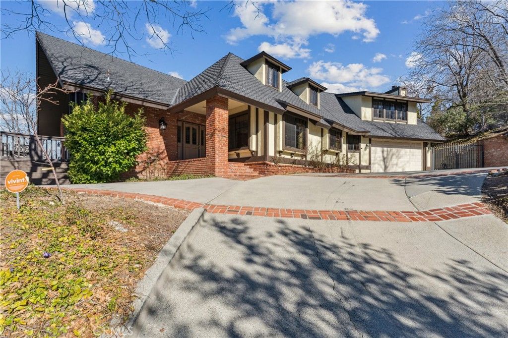 Image 2 of property listing at 28994 North Shore, Lake Arrowhead, CA 92352