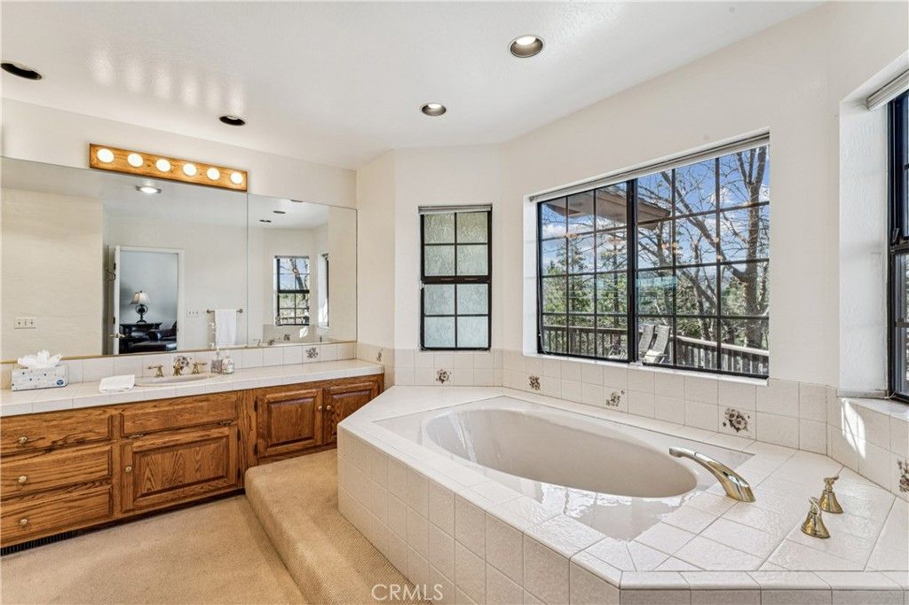 Image 39 of property listing at 28994 North Shore, Lake Arrowhead, CA 92352