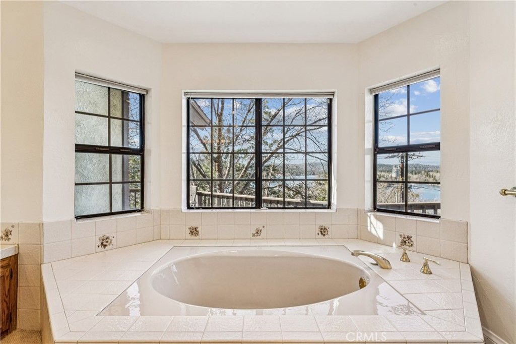 Image 40 of property listing at 28994 North Shore, Lake Arrowhead, CA 92352