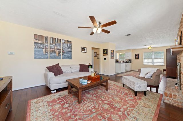 7434 Carew Street, Houston, TX 77074