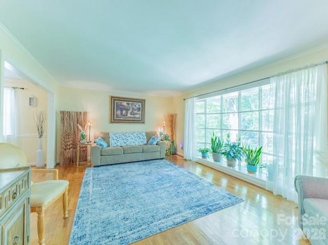 819 Chesterfield Circle SW, Lenoir, NC 28645