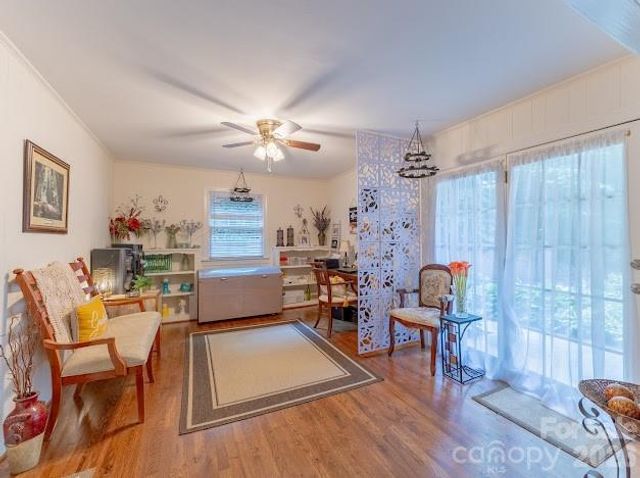 819 Chesterfield Circle SW, Lenoir, NC 28645