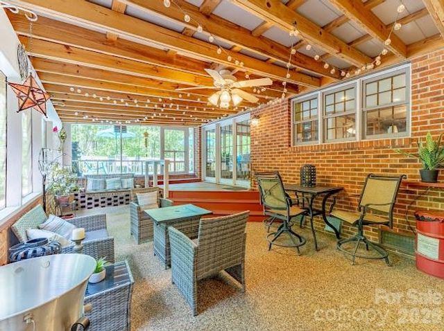 819 Chesterfield Circle SW, Lenoir, NC 28645