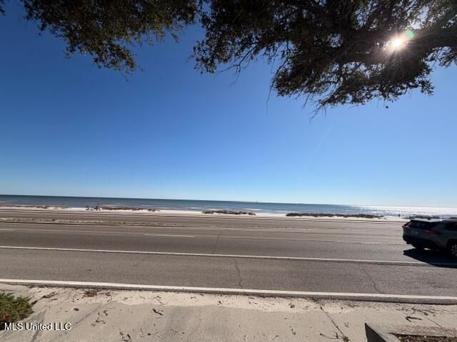 954 E Beach Boulevard, Gulfport, MS 39501