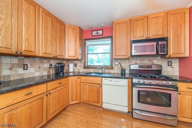 14 Charlotte Ter, Wayne Twp., NJ 07470