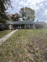 479 Grove St, Clifton City, NJ 07013