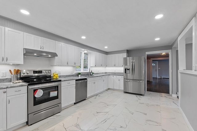 18 1st St, Westford, MA 01886