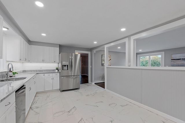 18 1st St, Westford, MA 01886