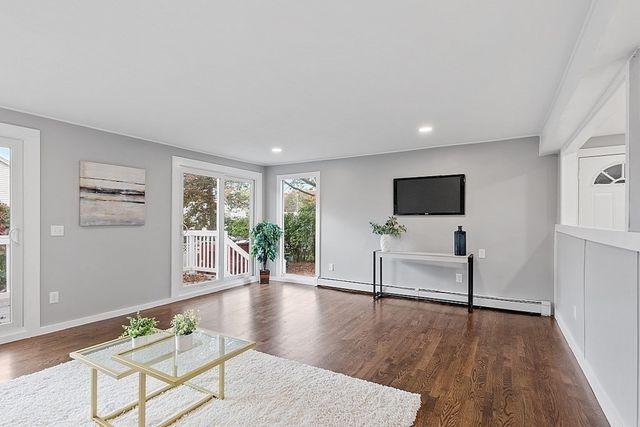 18 1st St, Westford, MA 01886