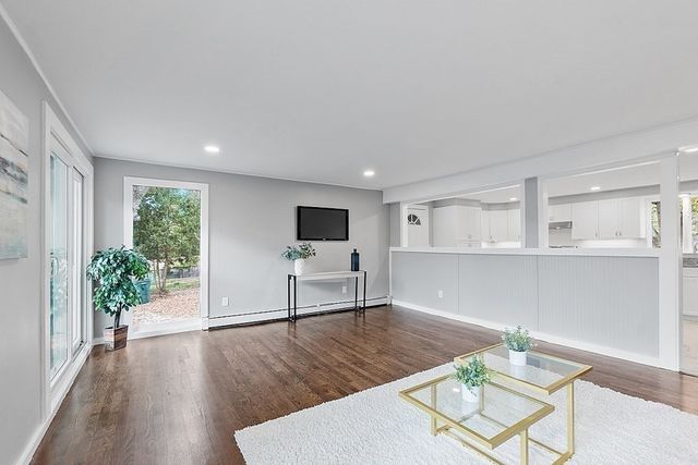 18 1st St, Westford, MA 01886