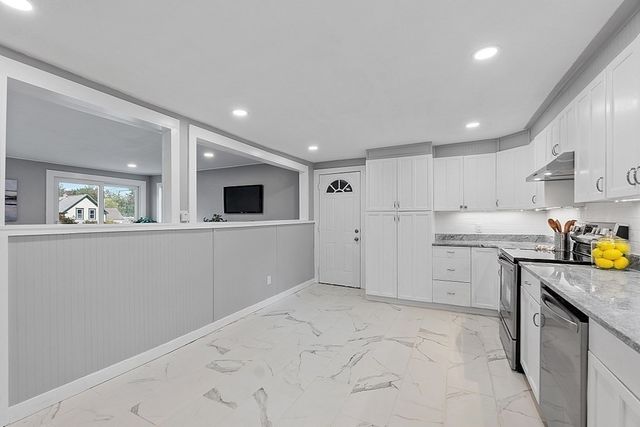 18 1st St, Westford, MA 01886