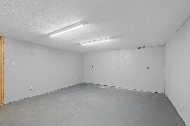 18 1st St, Westford, MA 01886