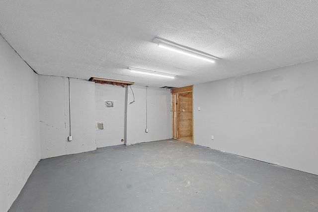 18 1st St, Westford, MA 01886