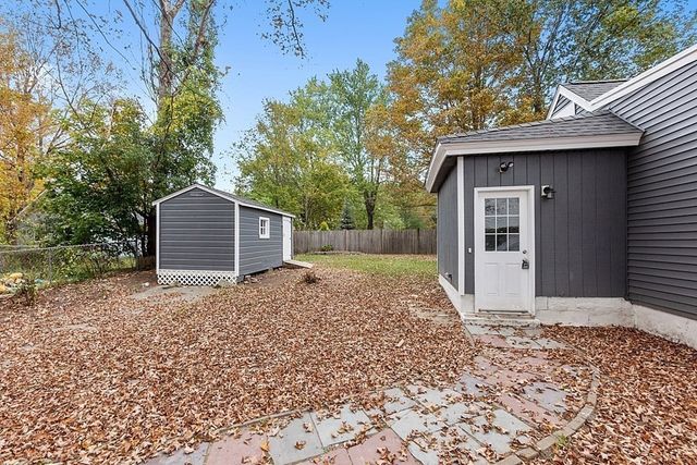 18 1st St, Westford, MA 01886