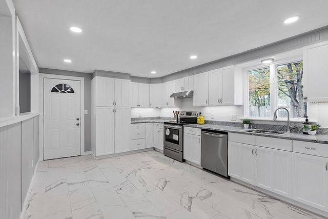 18 1st St, Westford, MA 01886
