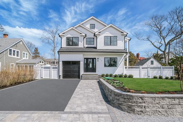 405 S Oakwood Drive, Laurel, NY 11948