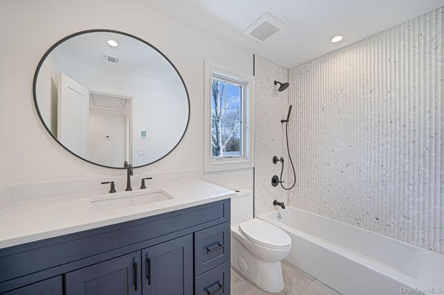 405 S Oakwood Drive, Laurel, NY 11948