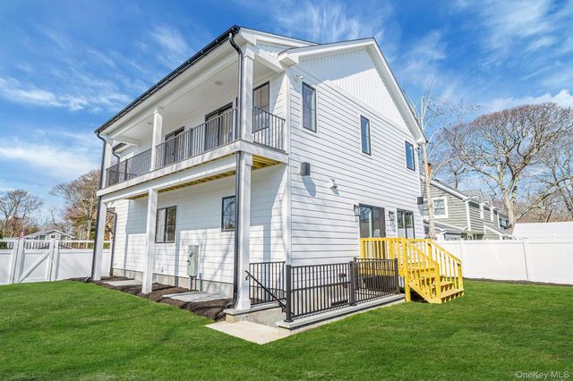 405 S Oakwood Drive, Laurel, NY 11948