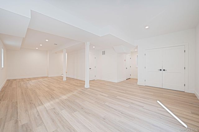 405 S Oakwood Drive, Laurel, NY 11948